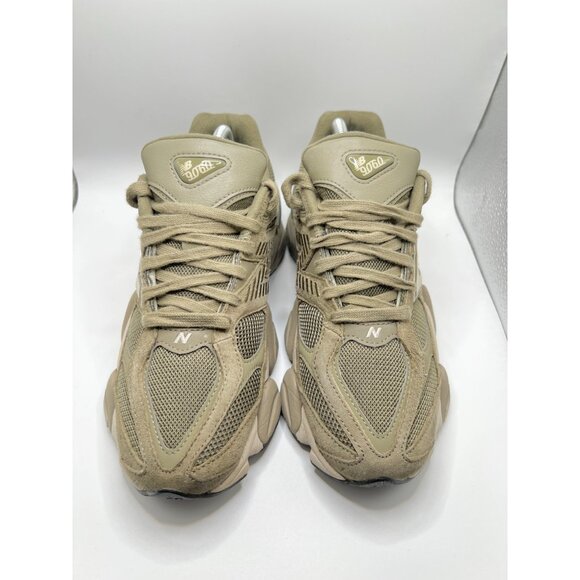 New Balance Women's Sneakers in Tan and Cream - Picture 4 of 11